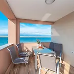 Luxury - La 5& 6 * Vir