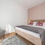 Luxury - La 5& 6 Apartman Vir