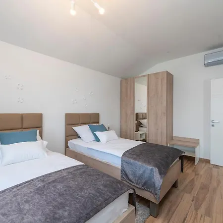 Luxury - La 5& 6 Apartment