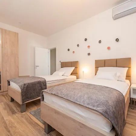 Luxury - La 5& 6 Apartment