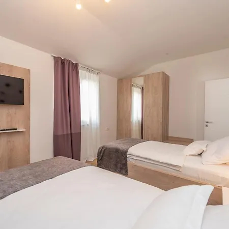 Luxury - La 5& 6 Apartment *