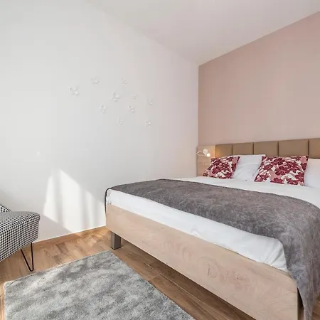 Luxury - La 5& 6 Apartment Vir