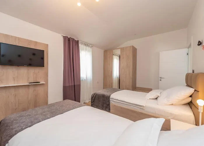 Luxury - La 5& 6 Apartment *