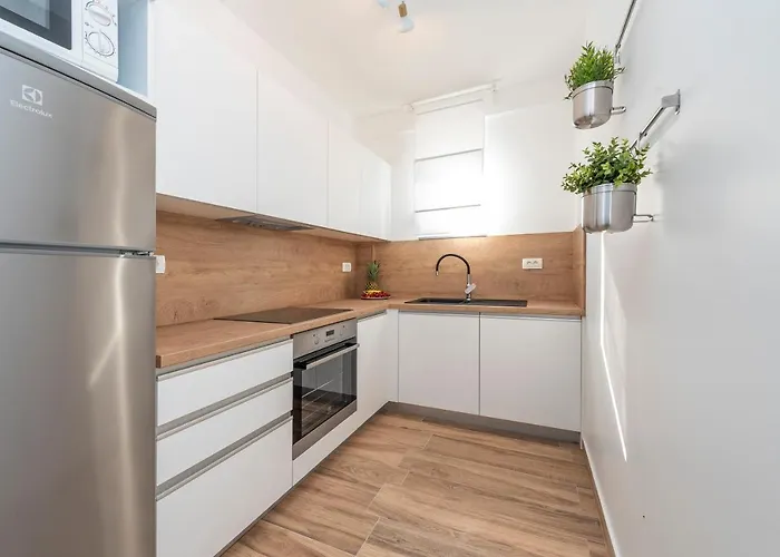 Luxury - La 5& 6 * Vir