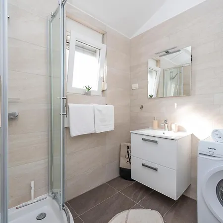 Luxury - La 5& 6 Apartment